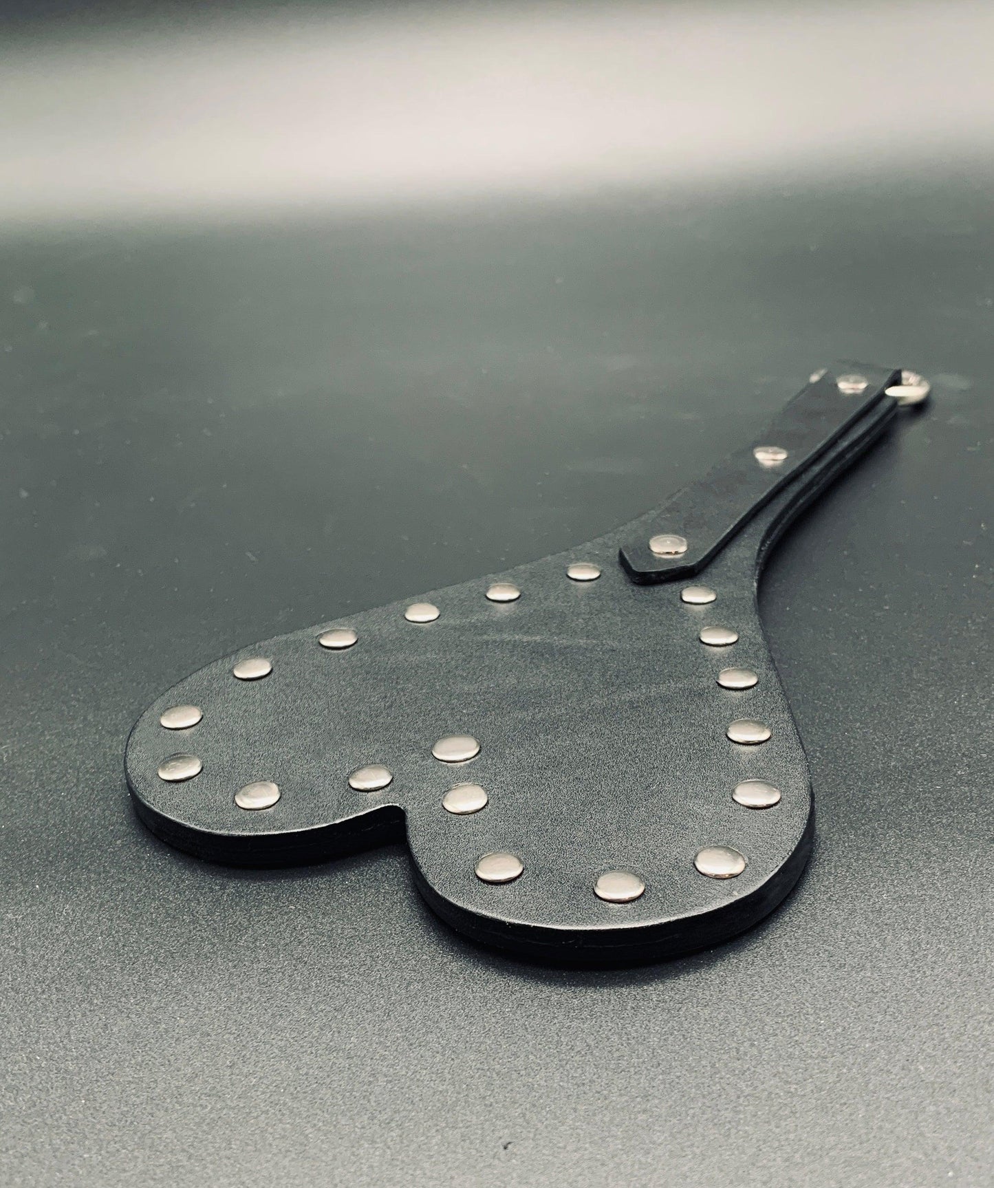 DRUUNA STUDDED PADDLE